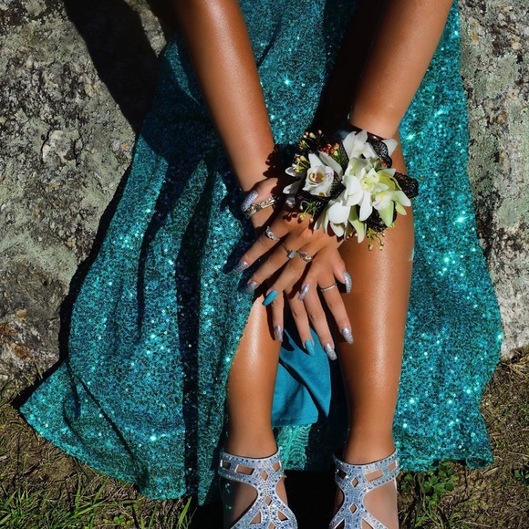 Prom dress - Picture 2 of 4